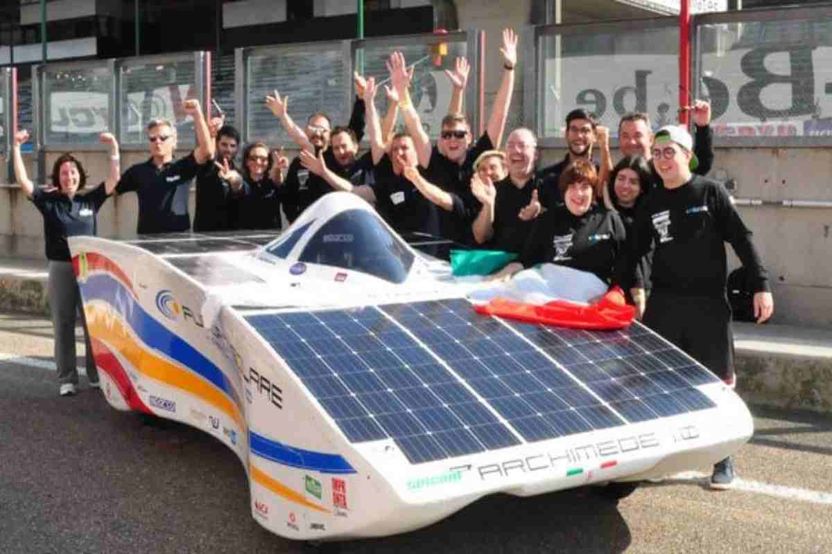 Auto a energia solare