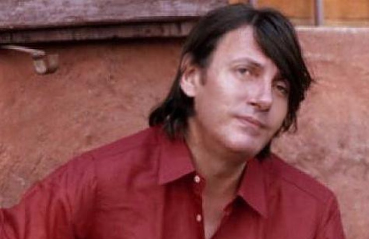 Fabrizio De André mentre canta