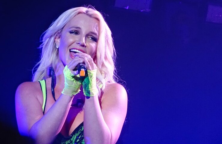 Britney che canta