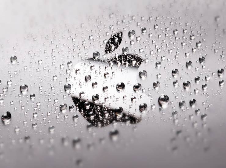 Logo Apple con gocce di pioggia