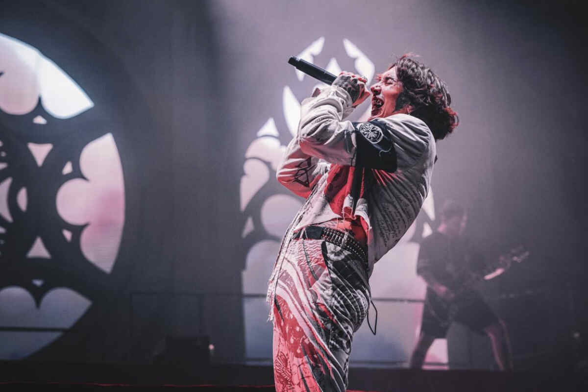 Oliver Sykes