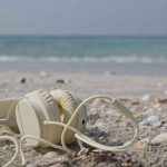 cuffie in spiaggia